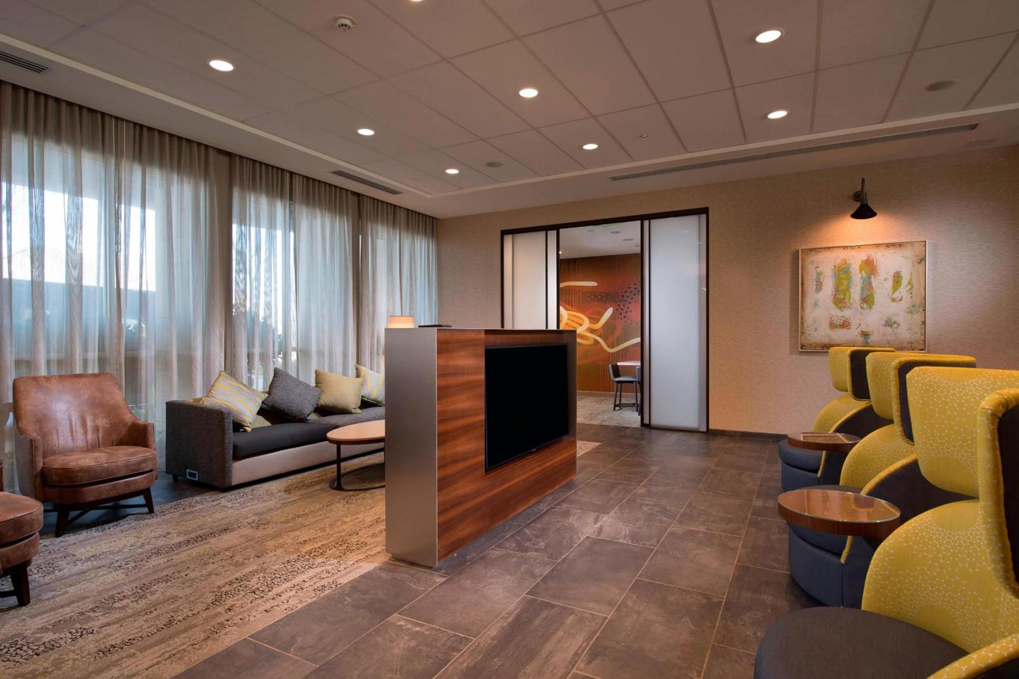 Hotel Courtyard By Marriott Atlanta Alpharetta/Avalon Area Exterior foto