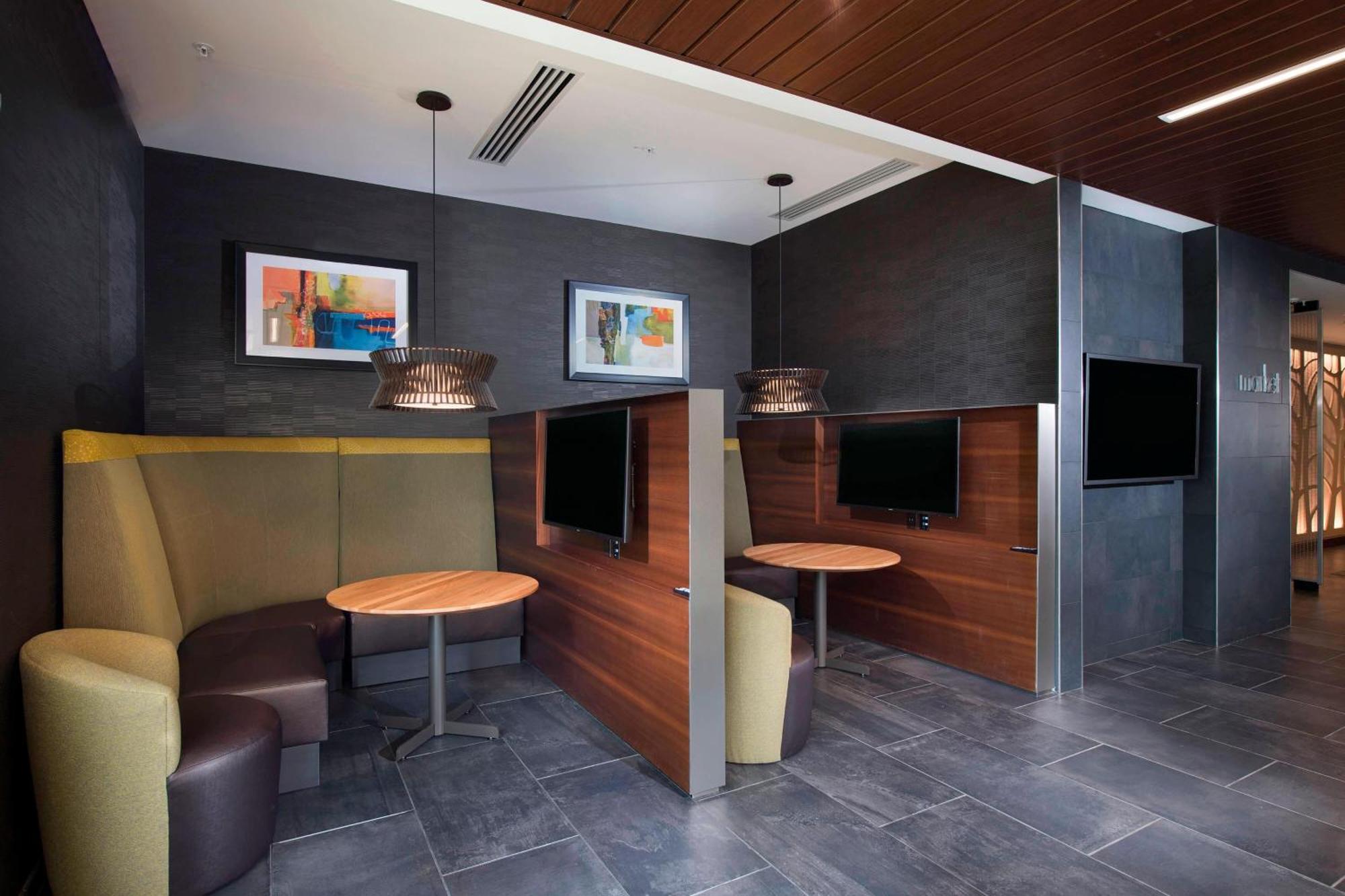 Hotel Courtyard By Marriott Atlanta Alpharetta/Avalon Area Exterior foto